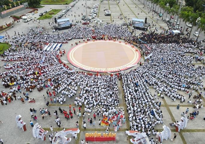 Điểm cầu Thanh Hóa nổ tung khi nhà vô địch Đường Lên Đỉnh Olympia năm 2023 được xướng lên-1