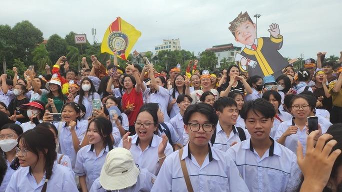 Điểm cầu Thanh Hóa nổ tung khi nhà vô địch Đường Lên Đỉnh Olympia năm 2023 được xướng lên-2