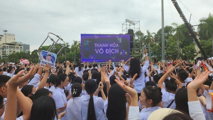 Điểm cầu Thanh Hóa nổ tung khi nhà vô địch Đường Lên Đỉnh Olympia năm 2023 được xướng lên-4