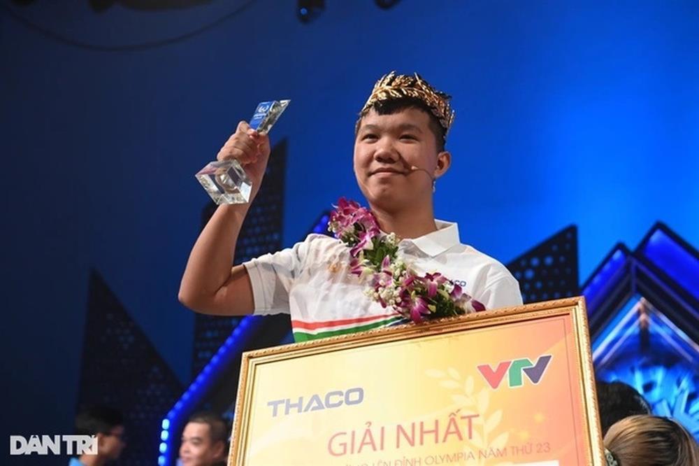 4 điều quý giá người cha dặn nhà vô địch Olympia trước ngày thi-4