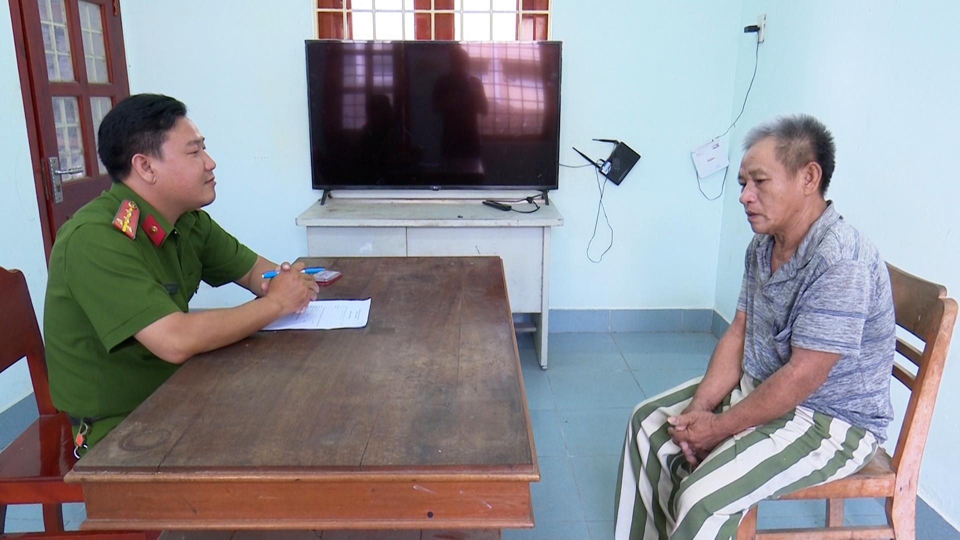 Bắt người đàn ông 59 tuổi hiếp dâm bé gái bán vé số-1