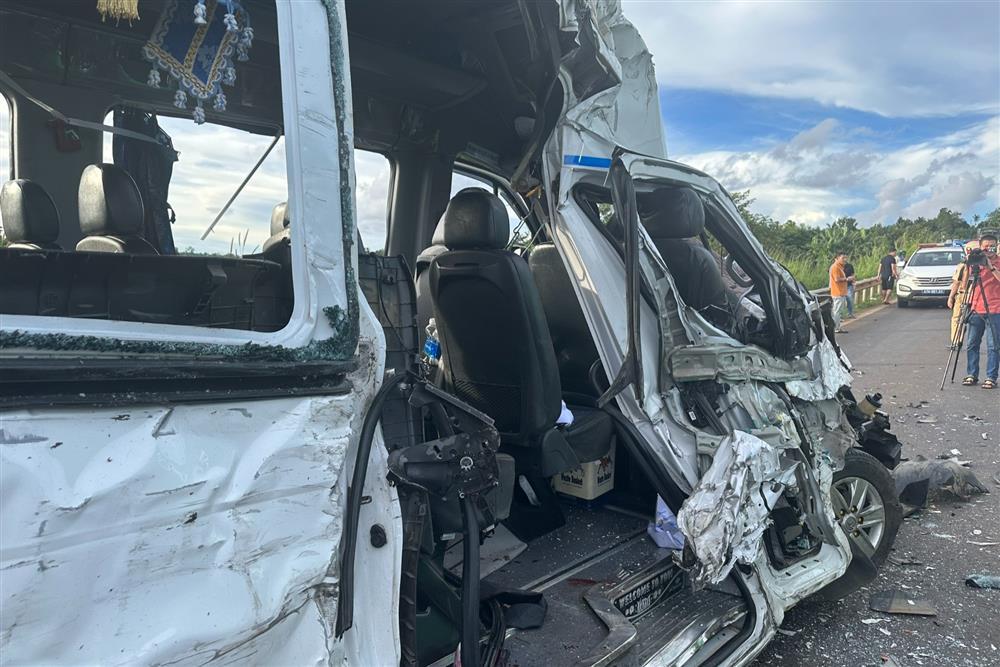 Đoàn khách Hà Nội là nạn nhân vụ xe tải tông xe khách khiến 13 người thương vong-1