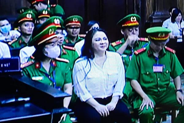 Bà Nguyễn Phương Hằng chấp nhận bản án 3 năm tù-1