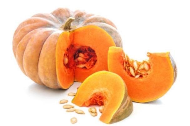 Quả bí ngô siêu to khổng lồ nặng hơn 1,2 tấn xác lập kỷ lục thế giới-1