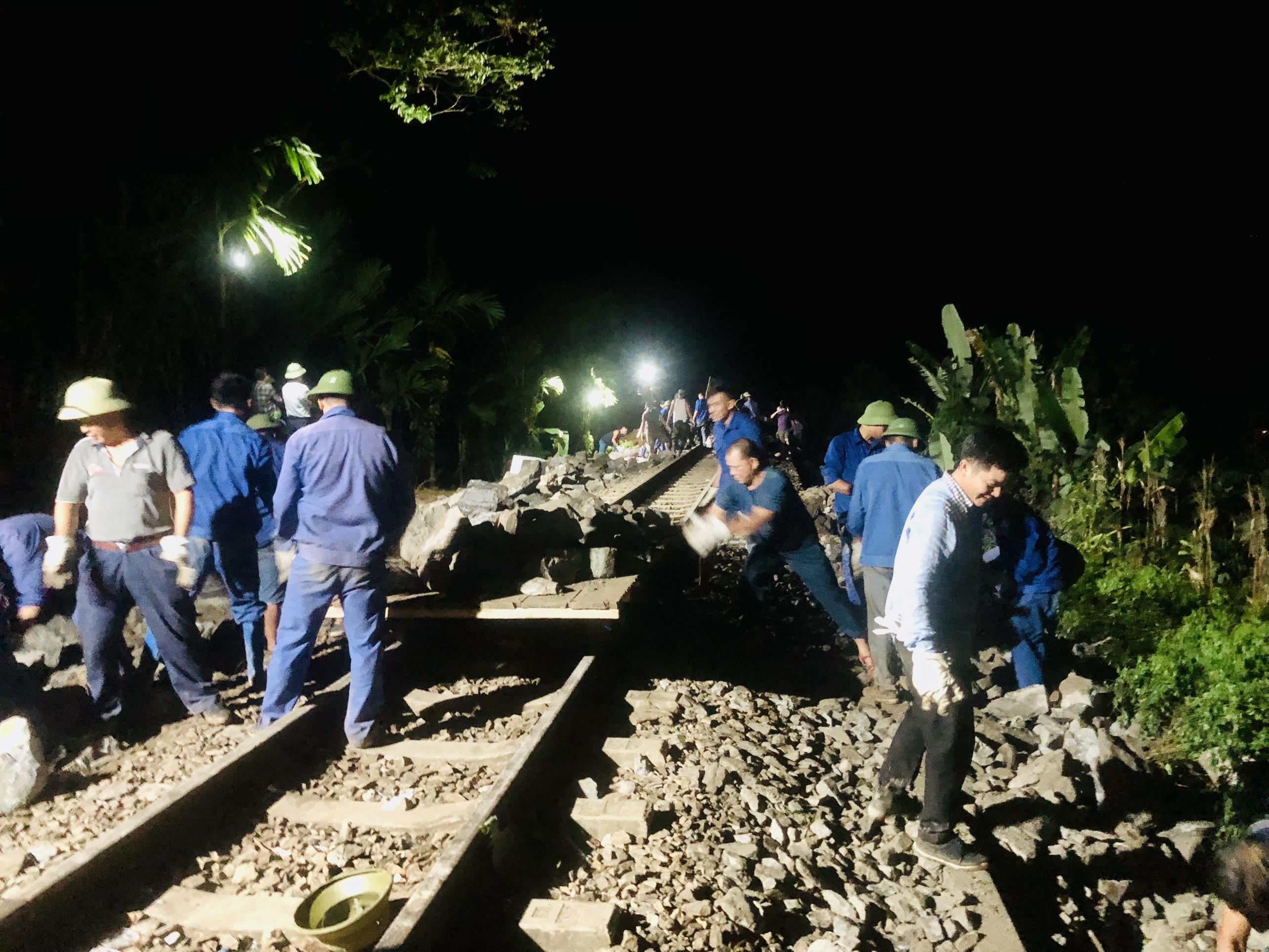 Thông đường sắt Hà Nội - Lào Cai, tàu khách vẫn chưa hoạt động-1