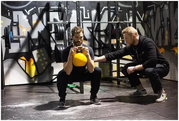 Tỷ phú háo sắc trong 50 Sắc Thái cuốn hút từng centimet, ai cũng mê mệt nhờ đâu?-2