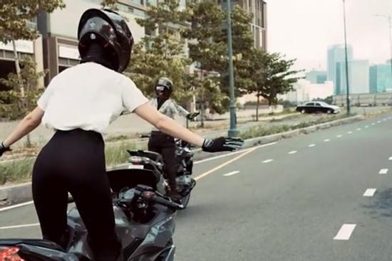 Clip nghi Ngọc Trinh 'làm xiếc' trên đường: Xử lý ra sao?