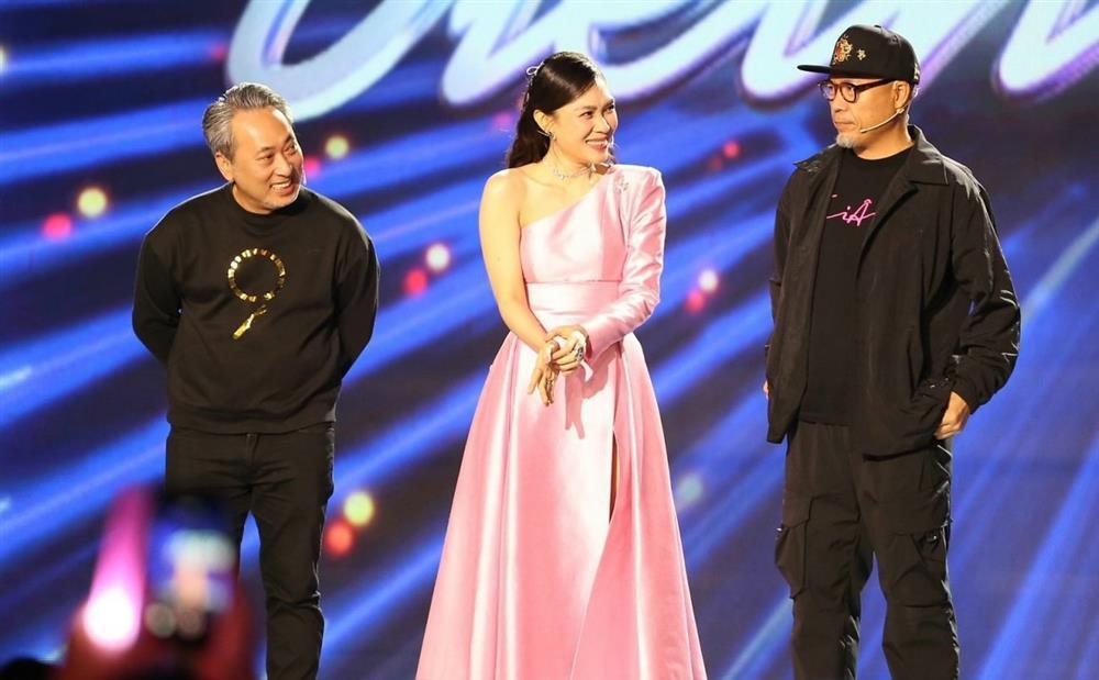 Giám khảo Vietnam Idol cứu cô gái hát yếu-1