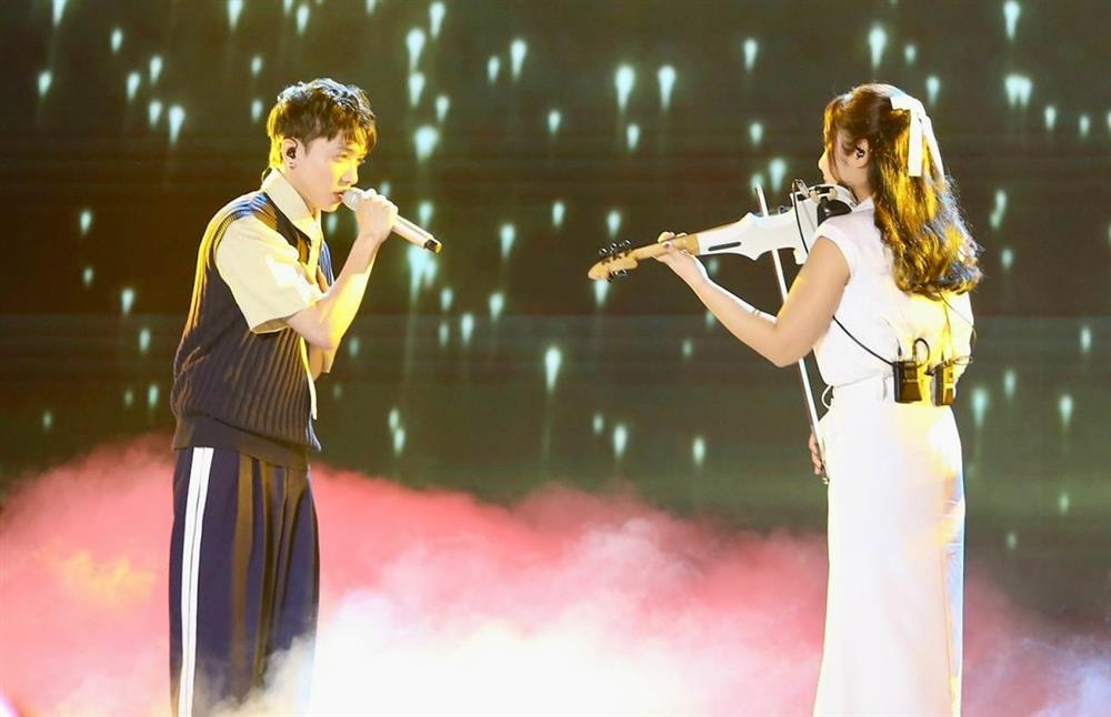 Giám khảo Vietnam Idol cứu cô gái hát yếu-3
