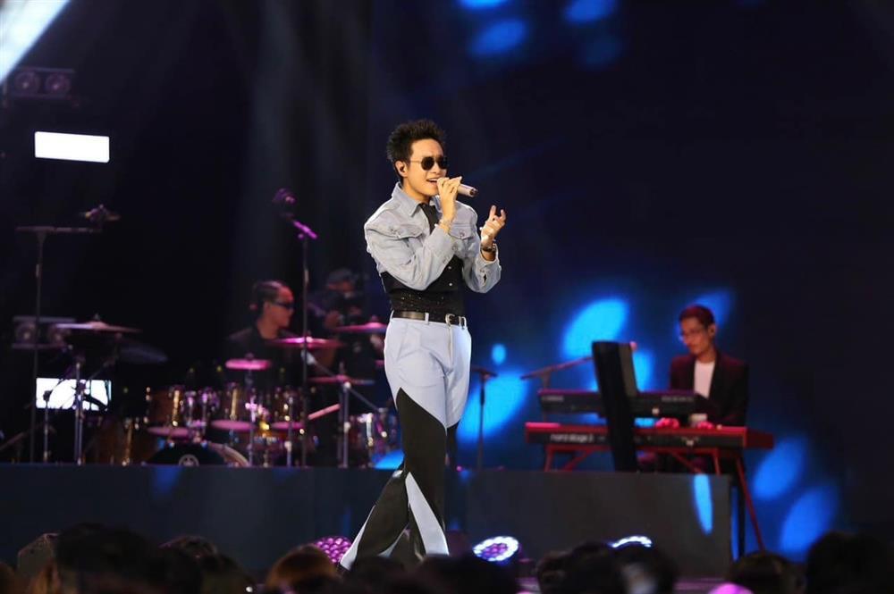 Giám khảo Vietnam Idol cứu cô gái hát yếu-5