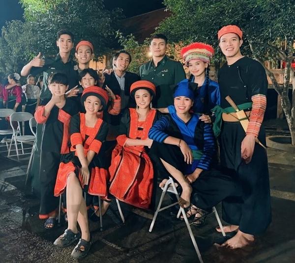 Ô-sin bí ẩn trong Cuộc Chiến Không Giới Tuyến: Hết cảnh quay lại tất tả chăm con-3