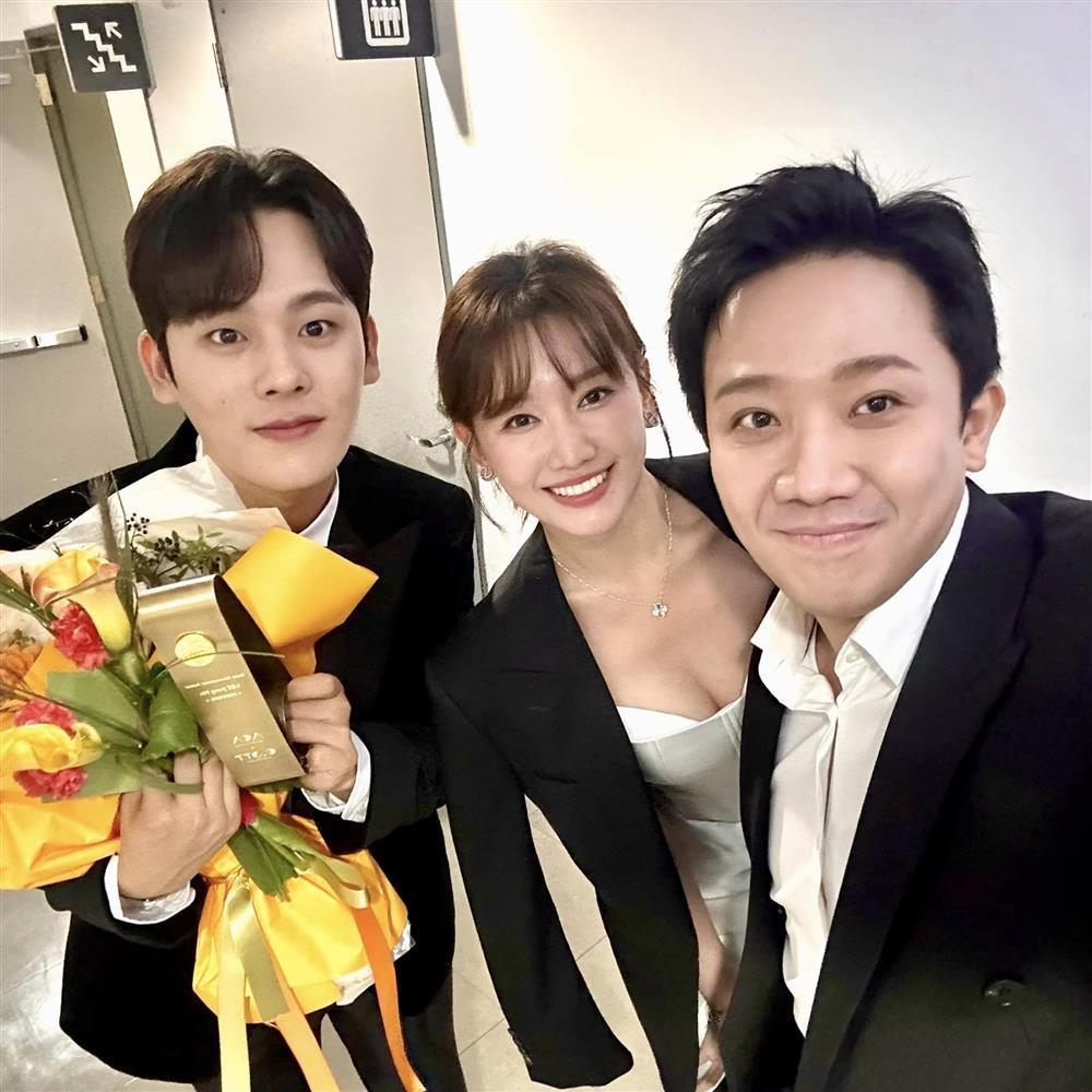 Hoa hậu Thùy Tiên cùng vợ chồng Trấn Thành, Hari Won gặp ác nữ phim The Glory-4