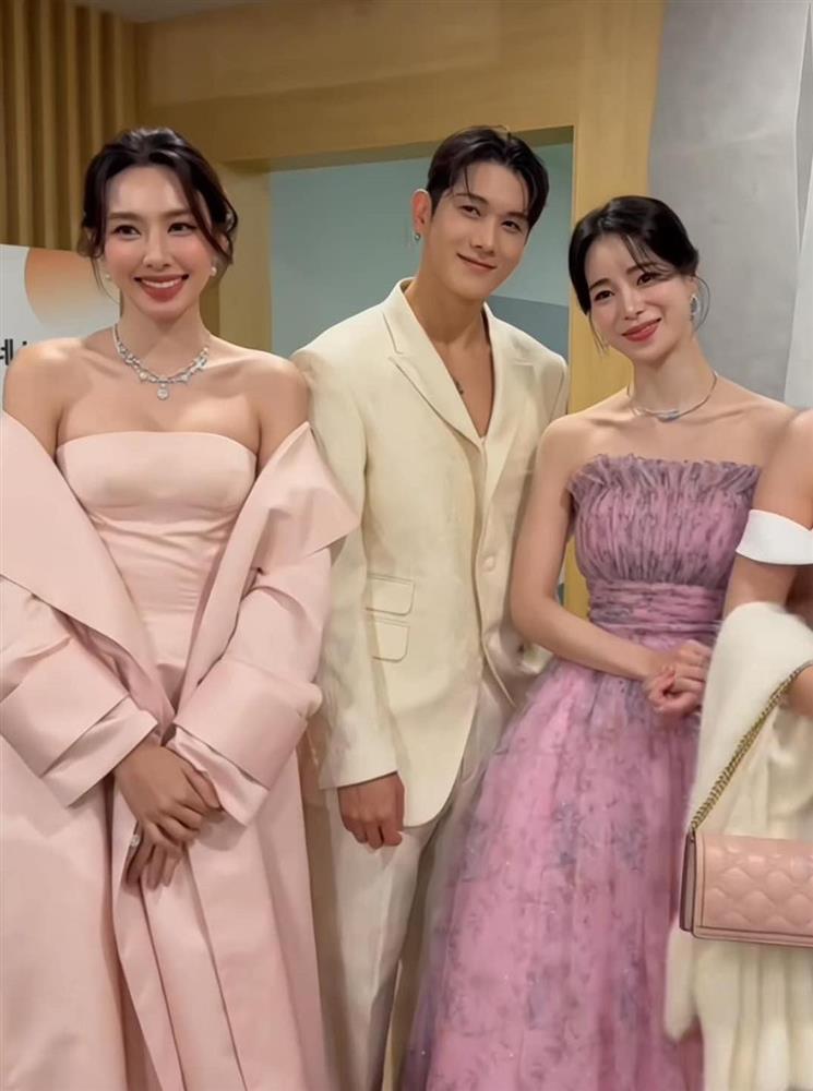 Hoa hậu Thùy Tiên cùng vợ chồng Trấn Thành, Hari Won gặp ác nữ phim The Glory-6