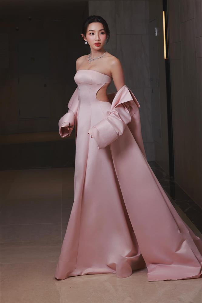 Hoa hậu Thùy Tiên cùng vợ chồng Trấn Thành, Hari Won gặp ác nữ phim The Glory-7