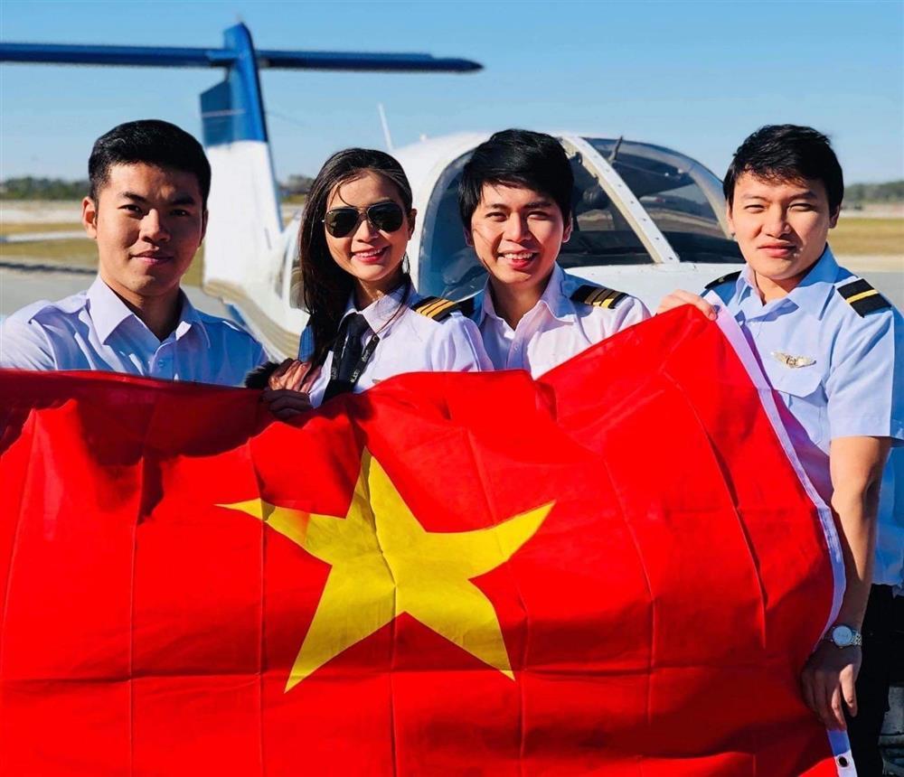Cô gái Việt xinh đẹp chi 6 tỷ đồng học lái máy bay, kể góc khuất trong nghề-6