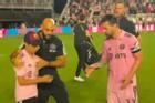Vệ sĩ Messi bảo vệ thân chủ 'nhanh như chớp', Beckham quả tinh tường