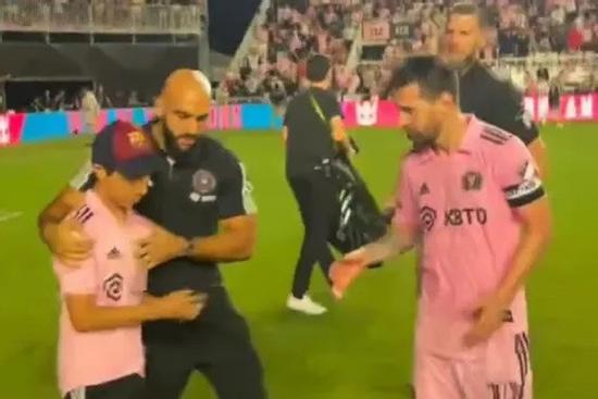 Vệ sĩ Messi bảo vệ thân chủ 'nhanh như chớp', Beckham quả tinh tường