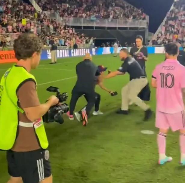 Vệ sĩ Messi bảo vệ thân chủ nhanh như chớp, Beckham quả tinh tường-2