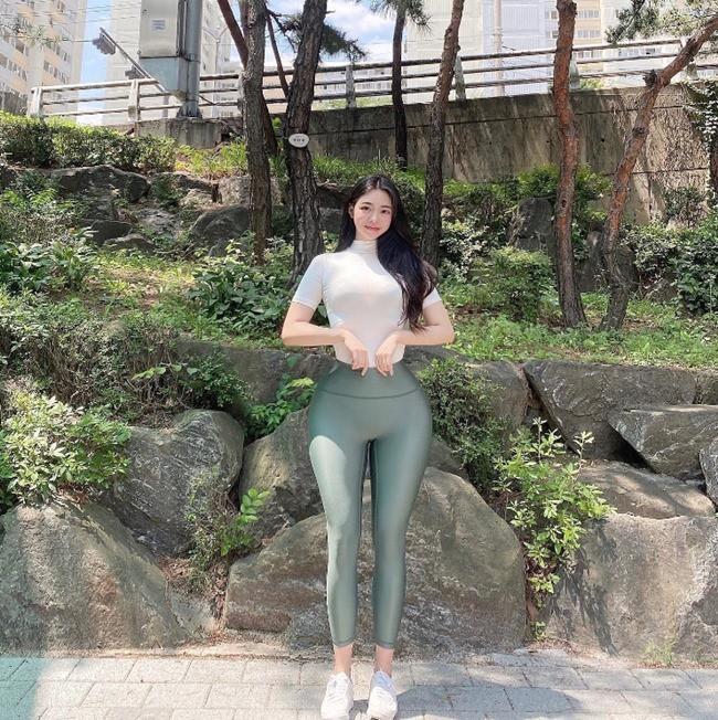 Nữ nhân viên văn phòng sở hữu vòng 3 thật nhưng ảo như photoshop?-1