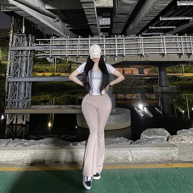 Nữ nhân viên văn phòng sở hữu vòng 3 thật nhưng ảo như photoshop?-2