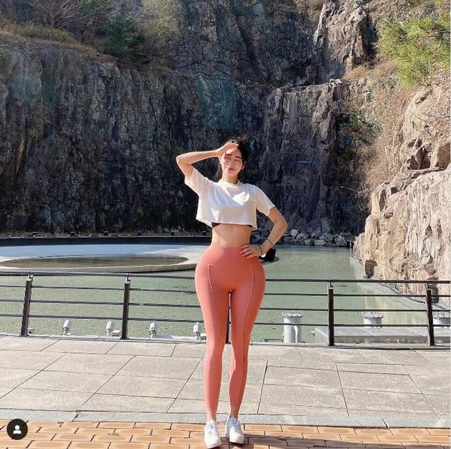 Nữ nhân viên văn phòng sở hữu vòng 3 thật nhưng ảo như photoshop?-3