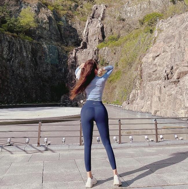 Nữ nhân viên văn phòng sở hữu vòng 3 thật nhưng ảo như photoshop?-5