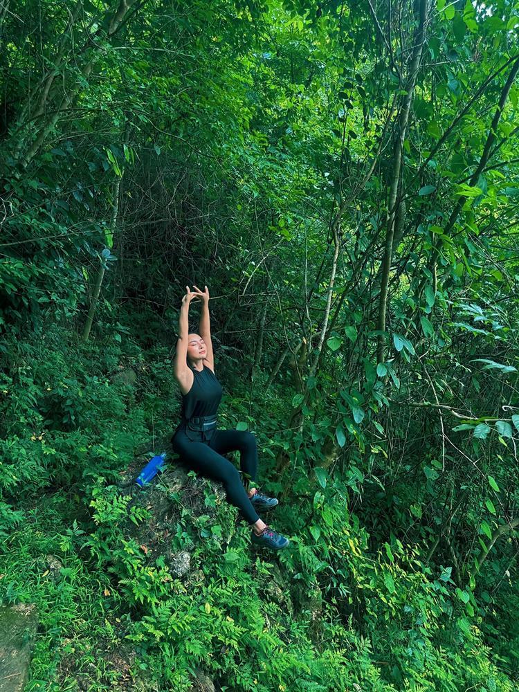 Liên Tít Quỳnh Búp Bê chăm leo núi để thân hình săn chắc, đẹp khỏe khoắn-2