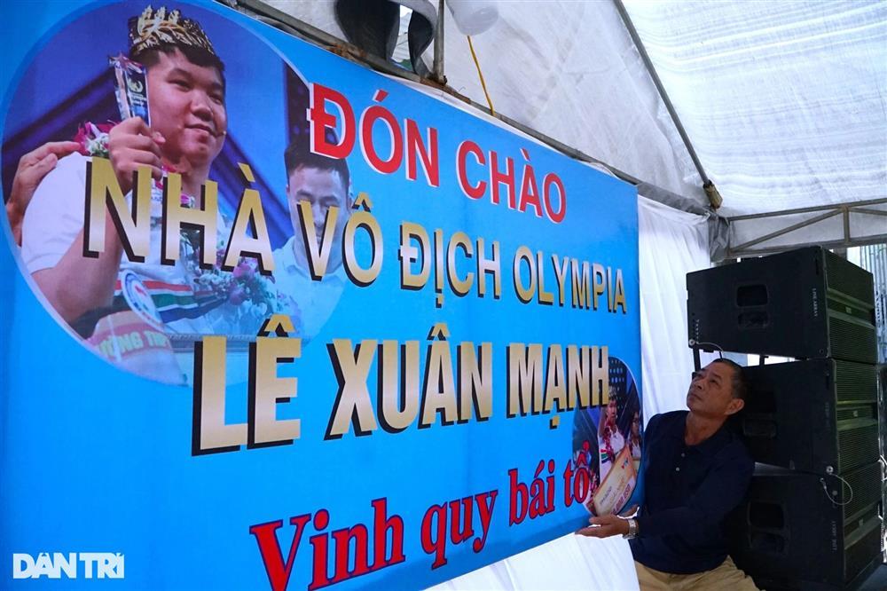 Quán quân Đường Lên Đỉnh Olympia 2023 được chào đón như lễ hội ở quê nhà-2