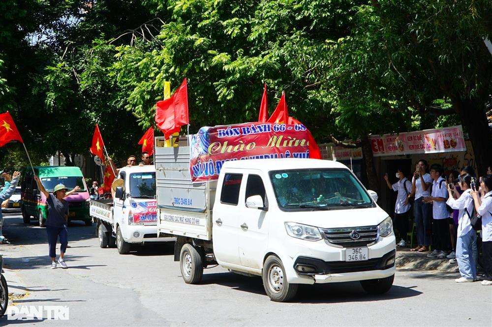 Quán quân Đường Lên Đỉnh Olympia 2023 được chào đón như lễ hội ở quê nhà-4