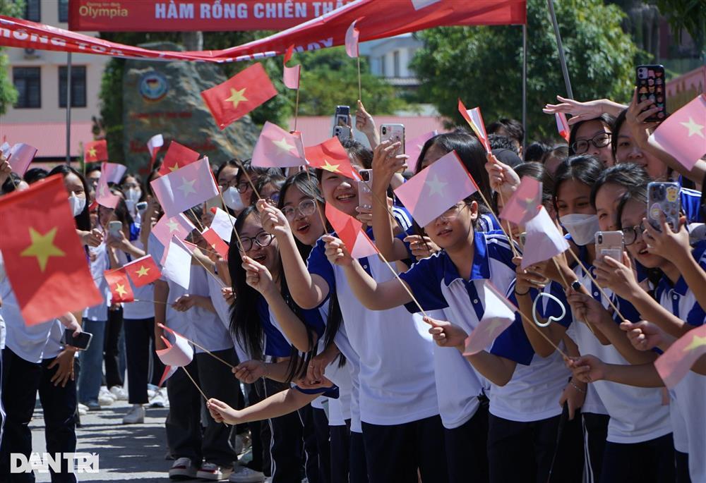 Quán quân Đường Lên Đỉnh Olympia 2023 được chào đón như lễ hội ở quê nhà-5