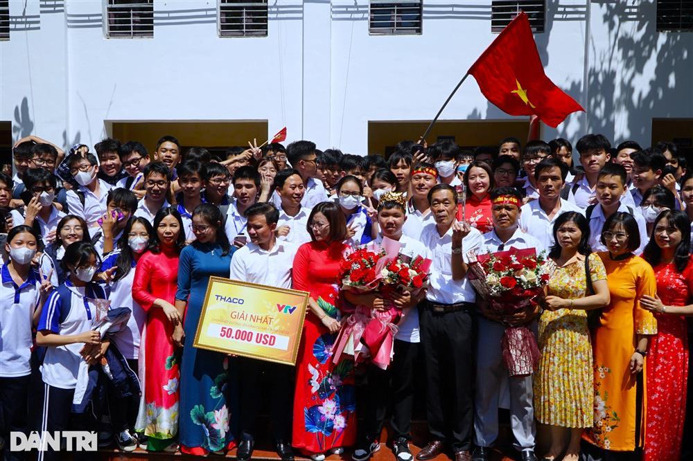 Quán quân Đường Lên Đỉnh Olympia 2023 được chào đón như lễ hội ở quê nhà-7