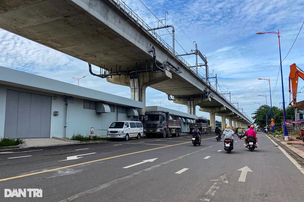 Xôn xao hình ảnh dựng rạp đám cưới dọc tuyến metro số 1 ở TPHCM-2