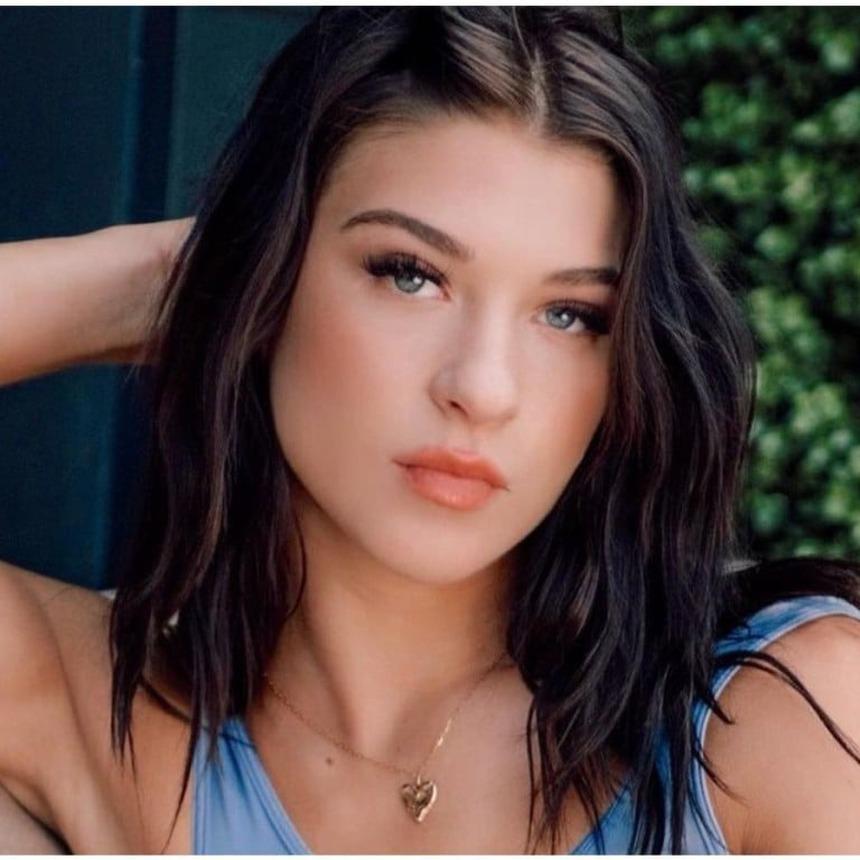 Bill Gates uống trà sữa với con gái út gây bão mạng xã hội-4