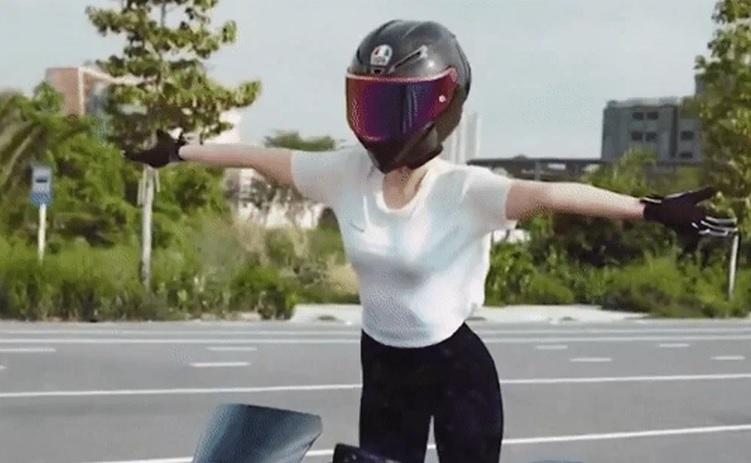 Ngọc Trinh làm xiếc trên mô tô: Thích thể hiện, coi thường pháp luật?-1