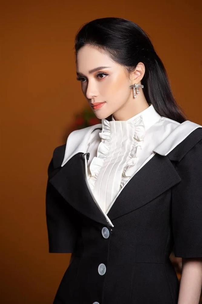 Hương Giang lên tiếng khi bị Hà Hồ nhắc nhở chuyện đội tóc giả ở The New Mentor-2