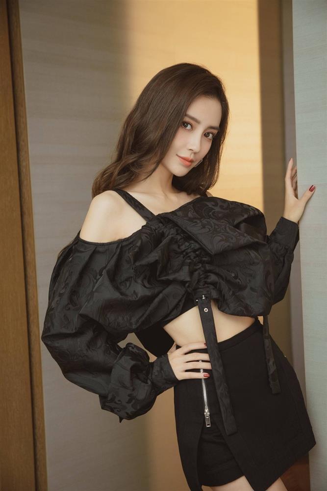 Angelababy lần đầu lên tiếng sau nghi vấn tới câu lạc bộ thoát y-1
