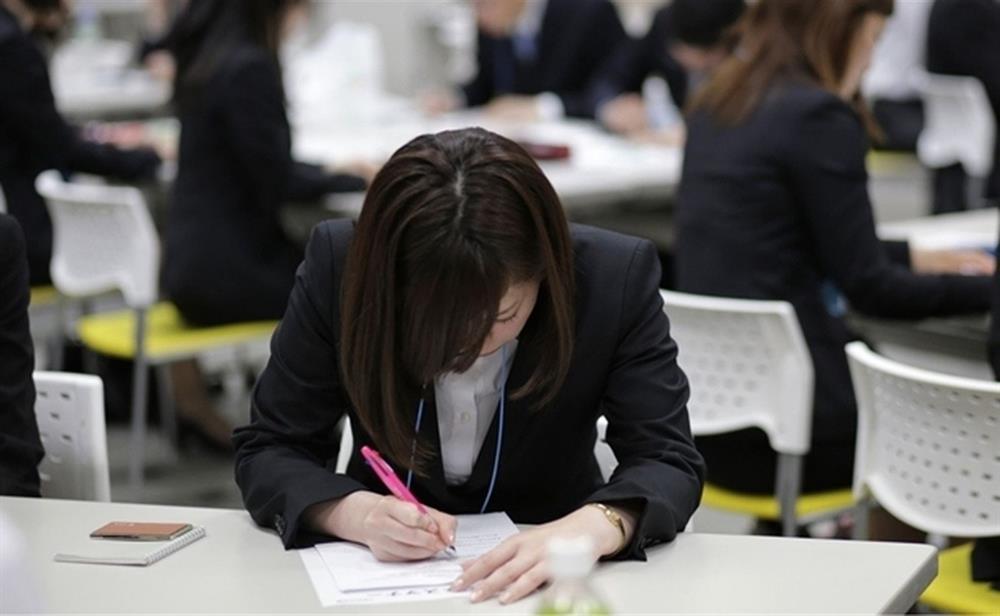 Đi làm muộn 8 lần, cô gái bị công ty phạt 4,6 triệu đồng-3