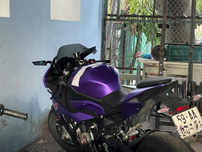 Tiếp tục điều tra vụ người mẫu Ngọc Trinh làm xiếc trên đường-1