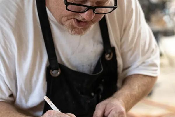 Hàng xóm dựng tượng khủng long cao 15 mét ngoài vườn, một người sợ đến không ngủ nổi-4