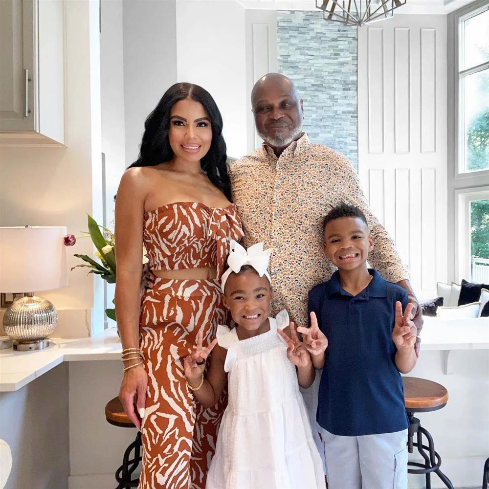 Diễn viên 38 tuổi được chồng bật đèn xanh ngủ với người khác-2