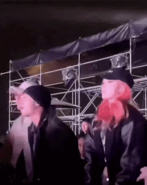 Trưởng nhóm BTS thoải mái quẩy cùng nữ idol nhà YG-2