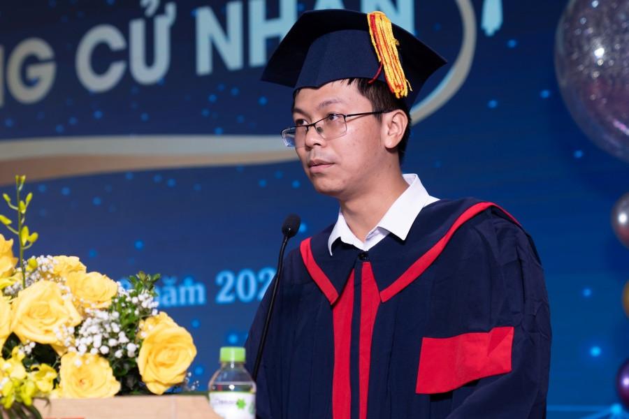 Thầy giáo dạy Toán thi vào ngành Triết, tốt nghiệp thủ khoa trường Nhân văn-3