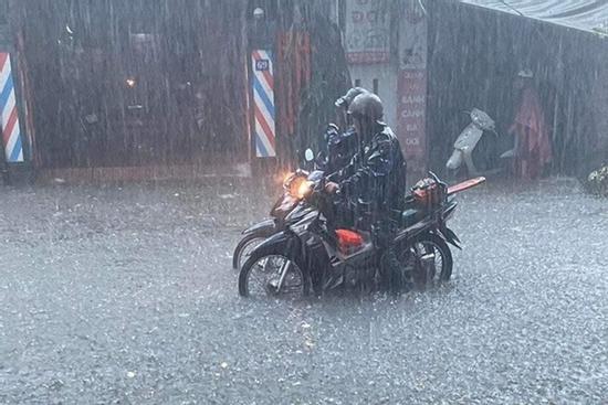 Dự báo thời tiết 10 ngày tới: Hà Nội nắng nhẹ, miền Trung mưa liên tiếp