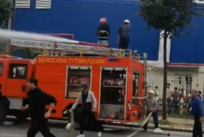 Xe khách 45 chỗ bốc cháy nghi ngút ở Bắc Giang-2