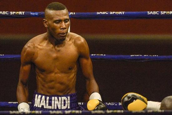 Nhà vô địch quyền anh bị bắn đã qua đời