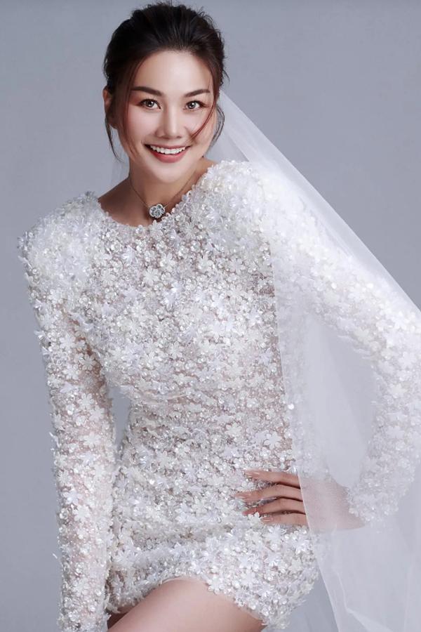 Đám cưới Thanh Hằng tháng 10: Cô dâu từng diện váy cưới xinh đẹp ra sao?-2