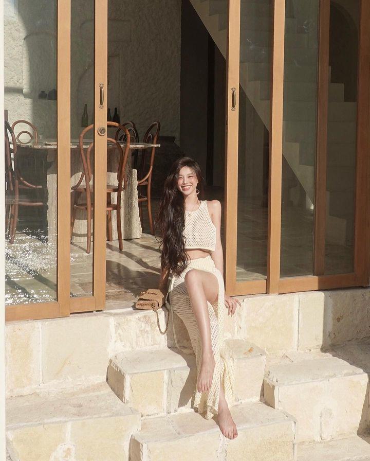 Chơi bóng chuyền bãi biển, hot girl mặc bikini nhưng không lộ nhờ cách lạ đời-2