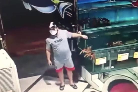 Vụ trộm tôm hùm ở Hà Nội: Nhiều người tố 'tên trộm mặc bộ đồ xám'