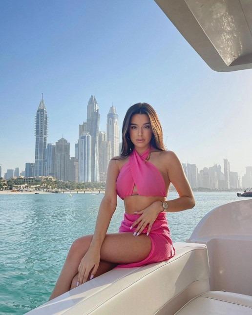 Bạn gái nóng bỏng của sao MU lại khiến dân tình phát sốt-5