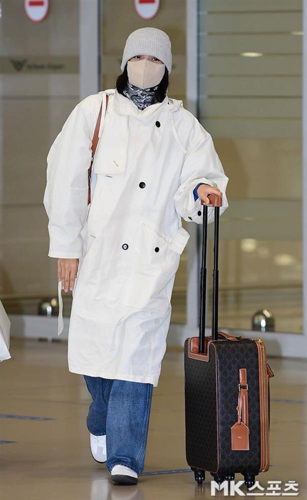 Lisa nhóm BlackPink mệt mỏi sau ồn ào diễn ở hộp đêm thoát y-1